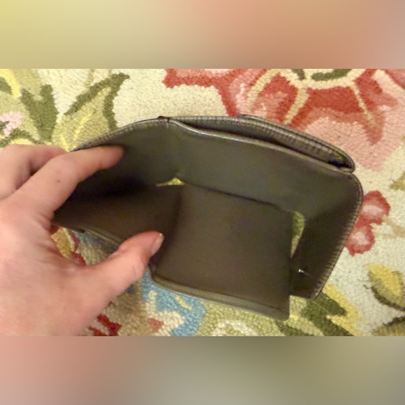 Unisex LOUIS VUITTON Vintage Epi-Leather Elise Tri-Fold Compact Wallet - Taupe - Picture 12 of 16